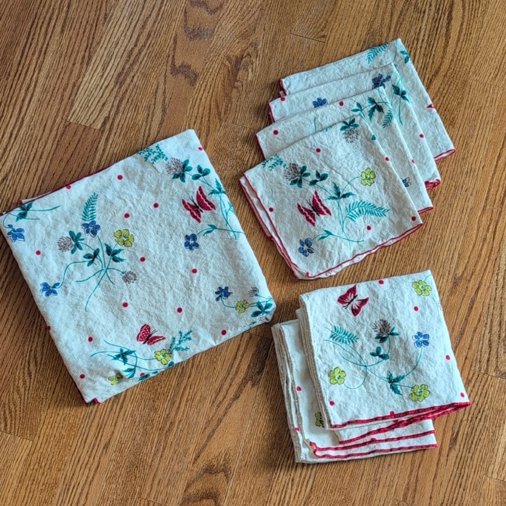 Vintage Floral 7 Pc Table Linen Set Napkins Tablecloth Tea Towels